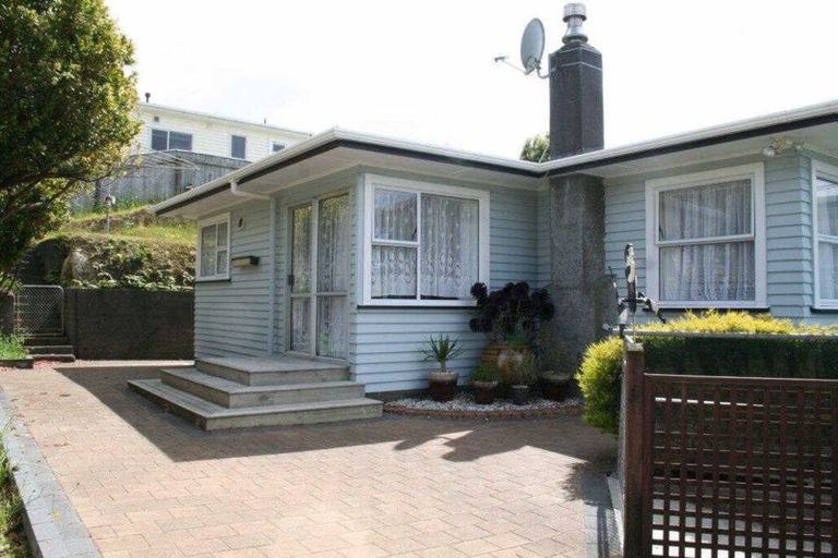 Photo of property in 3 Angell Street, Johnsonville, Wellington, 6037