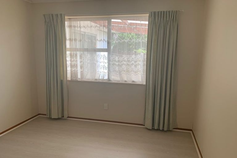 Photo of property in 22 Finlow Drive, Te Atatu South, Auckland, 0610