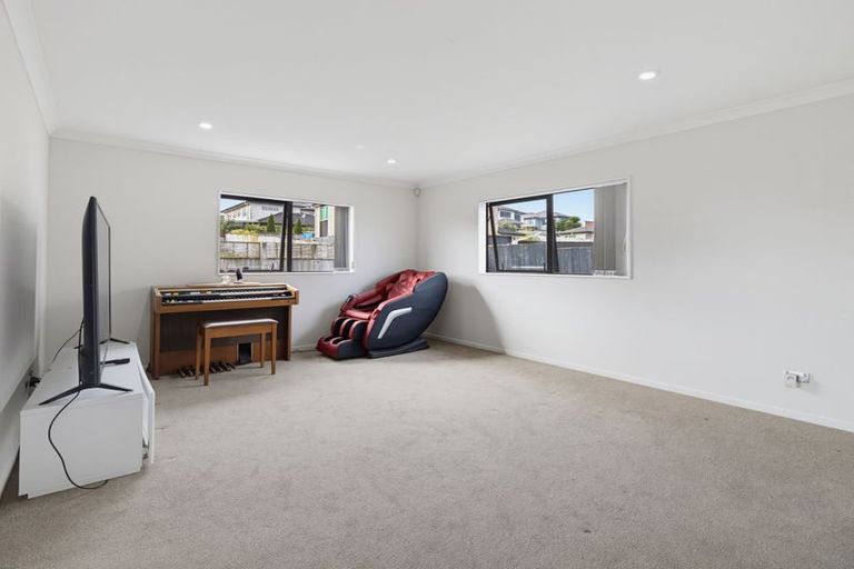 Photo of property in 126 Keri Vista Rise, Papakura, 2110