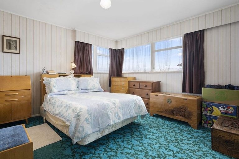 Photo of property in 24 Westview Grove, Miramar, Wellington, 6022