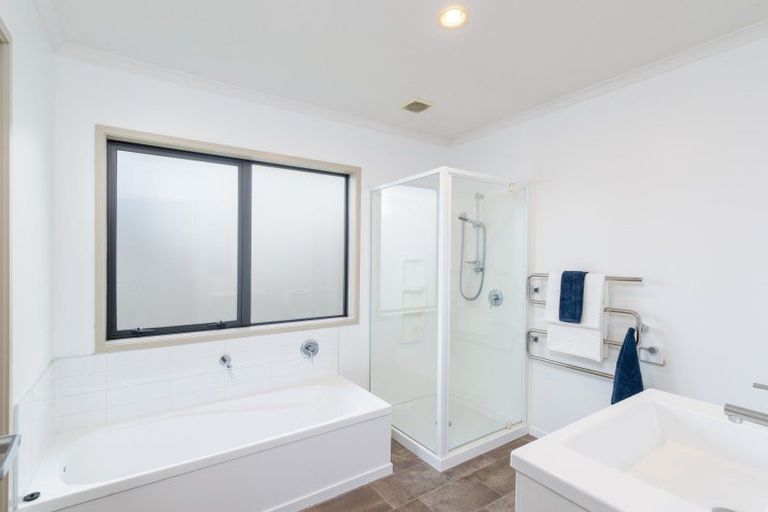 Photo of property in 52 Sunstone Crescent, Brown Owl, Upper Hutt, 5018