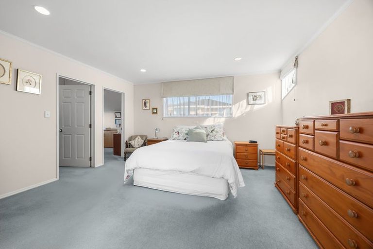 Photo of property in 46 Whiting Grove, West Harbour, Auckland, 0618