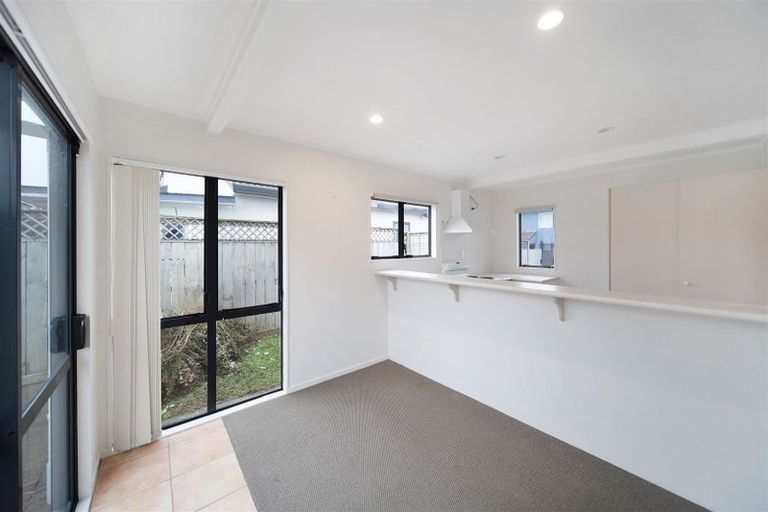 Photo of property in 2/45a Great South Road, Manurewa, Auckland, 2102