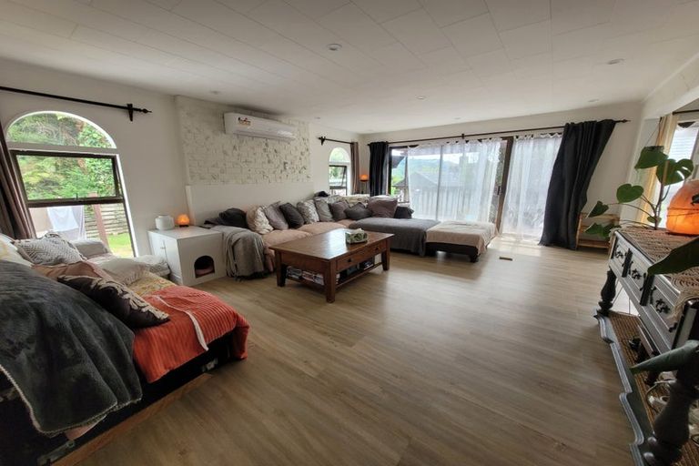 Photo of property in 6 Pioneer Grove, Silverstream, Upper Hutt, 5019