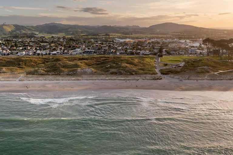 Photo of property in 906 Papamoa Beach Road, Papamoa Beach, Papamoa, 3118