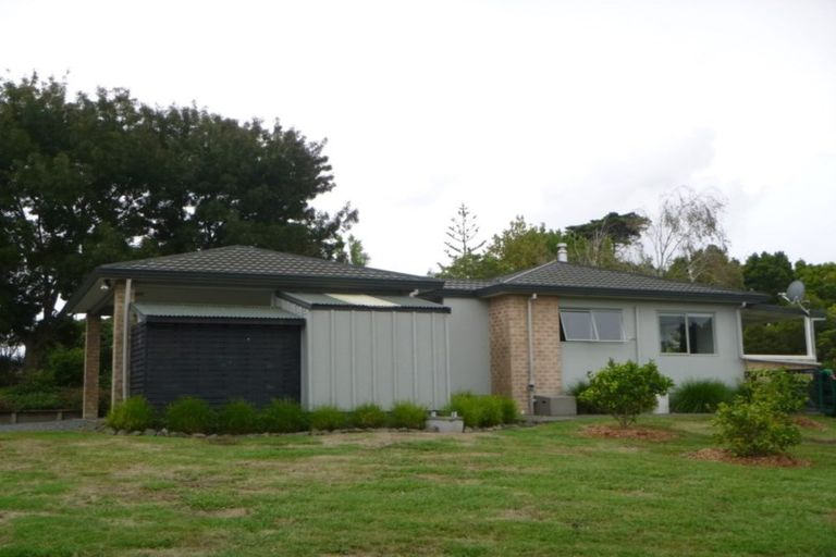 Photo of property in 83 Tawa Road, Kumeu, 0891