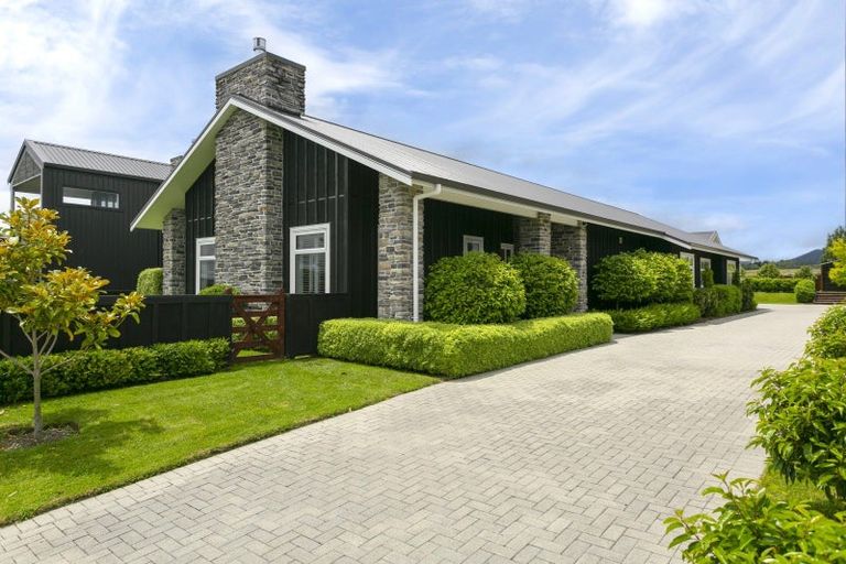 Photo of property in 16 Pukenamu Road, Rainbow Point, Taupo, 3330