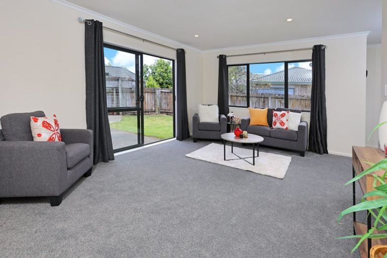 Photo of property in 23 Greenberry Drive, Ranui, Auckland, 0612