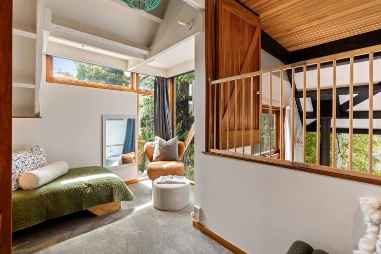 Photo of property in 52 Amapur Drive, Khandallah, Wellington, 6035