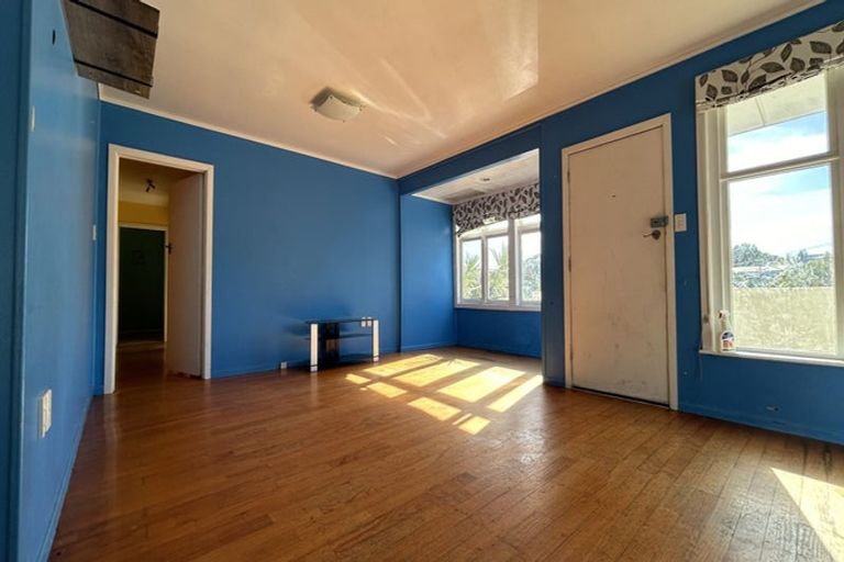 Photo of property in 42 Selwyn Crescent, Forrest Hill, Auckland, 0620