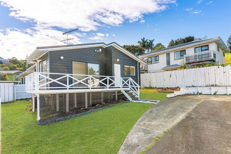 Photo of property in 2/135 Spinella Drive, Bayview, Auckland, 0629