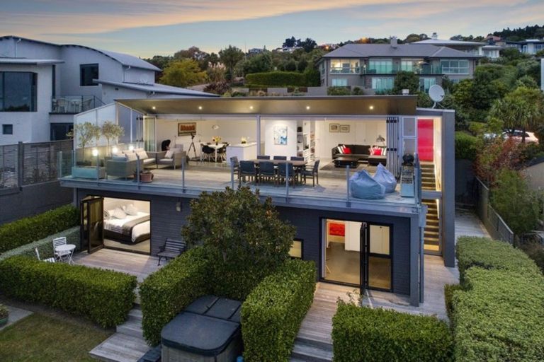 Photo of property in 2a Avery Place, Redcliffs, Christchurch, 8081