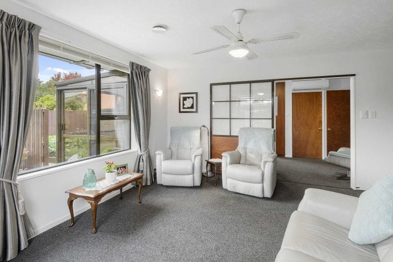 Photo of property in 2/5 Wynand Place, Sockburn, Christchurch, 8042