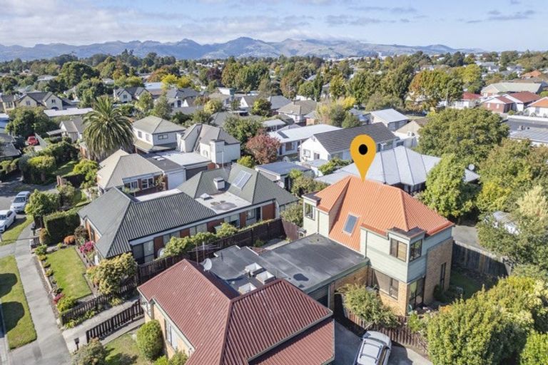 Photo of property in 2/4 Gatonby Place, Avonhead, Christchurch, 8042