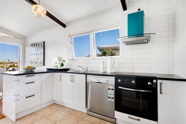 Photo of property in 19 Esmonde Road, Takapuna, Auckland, 0622