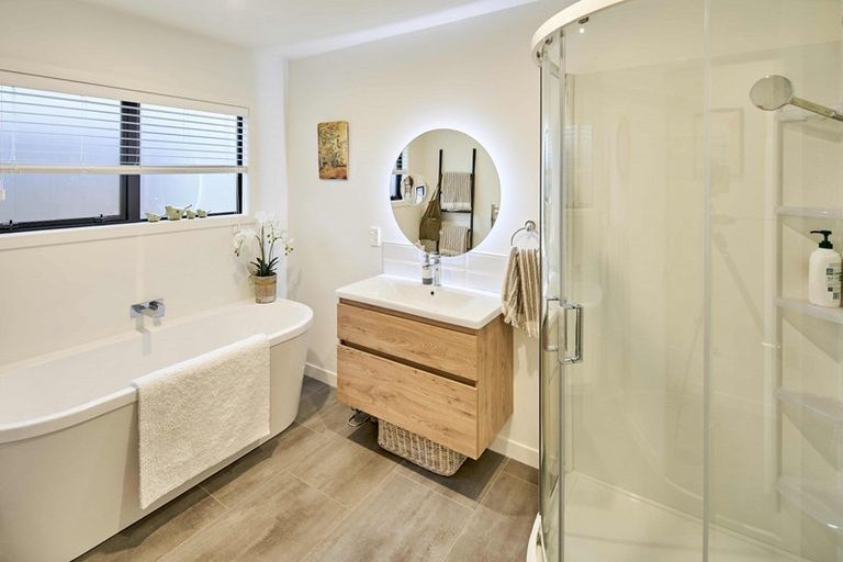 Photo of property in 45 Mount Marua Way, Timberlea, Upper Hutt, 5018