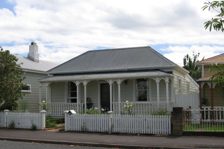 Photo of property in 15 Anne Street, Devonport, Auckland, 0624