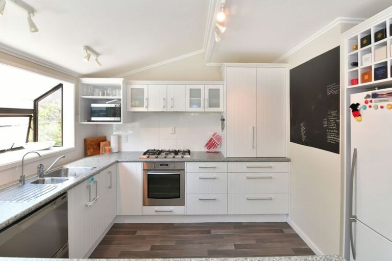 Photo of property in 53a Swann Beach Road, Stanmore Bay, Whangaparaoa, 0932