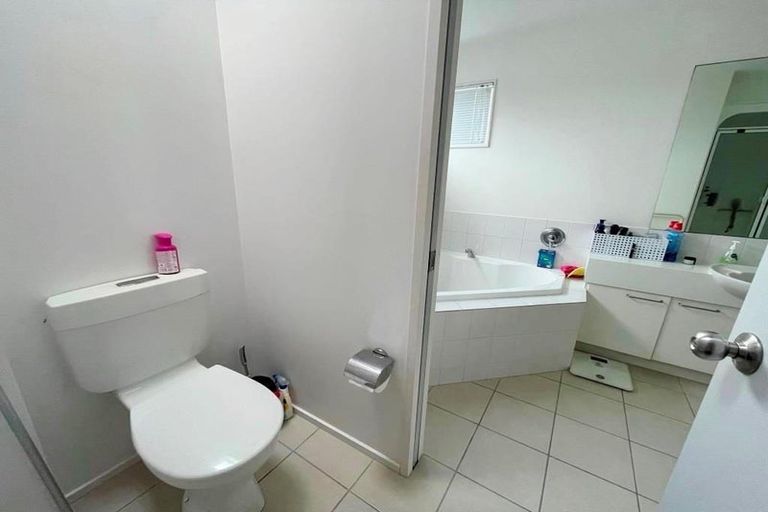 Photo of property in 1/109 Churchill Road, Murrays Bay, Auckland, 0630