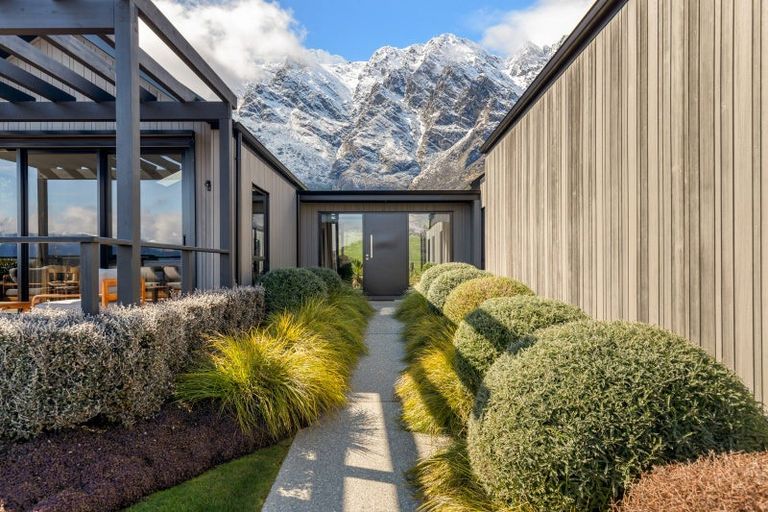 Photo of property in 33 Hackett Road, Jacks Point, Queenstown, 9371