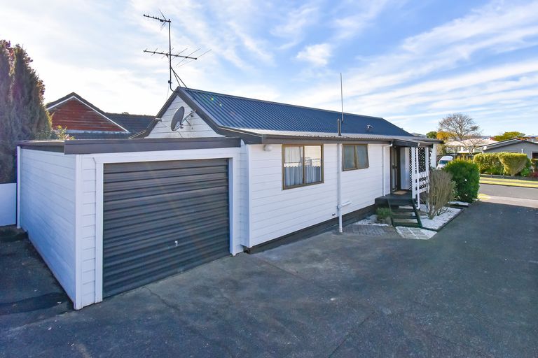 Photo of property in 1/3 Hoylake Place, Wattle Downs, Auckland, 2103