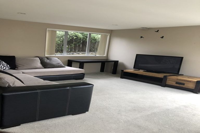 Photo of property in 14a Bracken Road, Newlands, Wellington, 6037