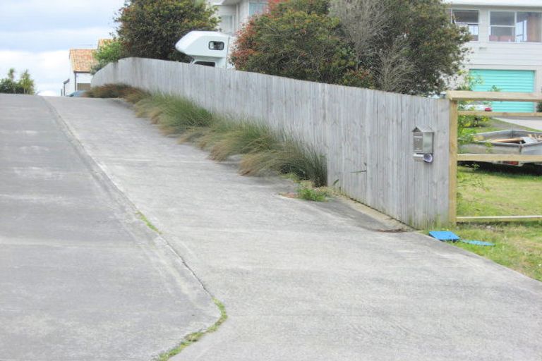 Photo of property in 1458 Whangaparaoa Road, Army Bay, Whangaparaoa, 0930