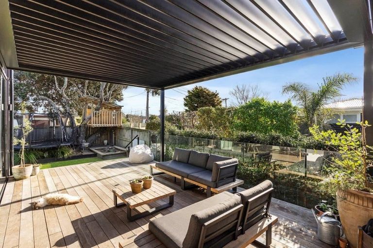 Photo of property in 1/7 Pine Road, Orewa, 0931