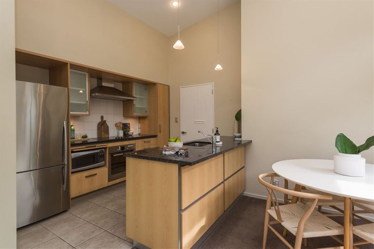 Photo of property in 4/43 Main Road, Redcliffs, Christchurch, 8081