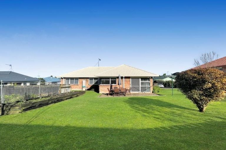 Photo of property in 8 Hollinger Place, Nawton, Hamilton, 3200