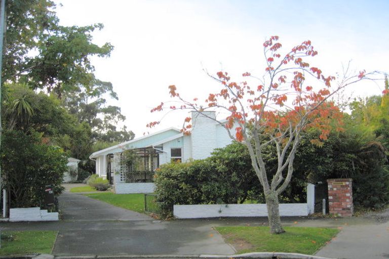 Photo of property in 11 Seagrave Place, Ilam, Christchurch, 8041