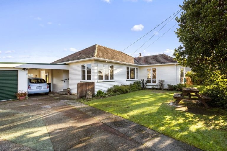 Photo of property in 2 Ongley Crescent, Tawa, Wellington, 5028