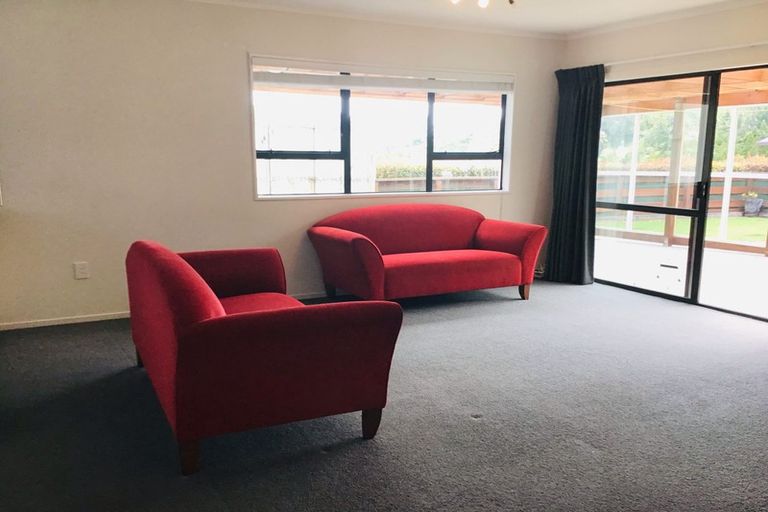 Photo of property in 54 Pinetone Road, Kumeu, 0892