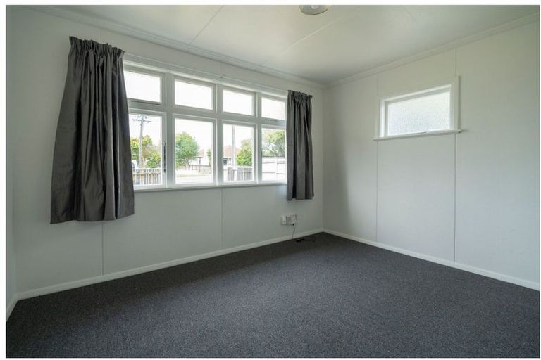 Photo of property in 71 Queenwood Road, Levin, 5510