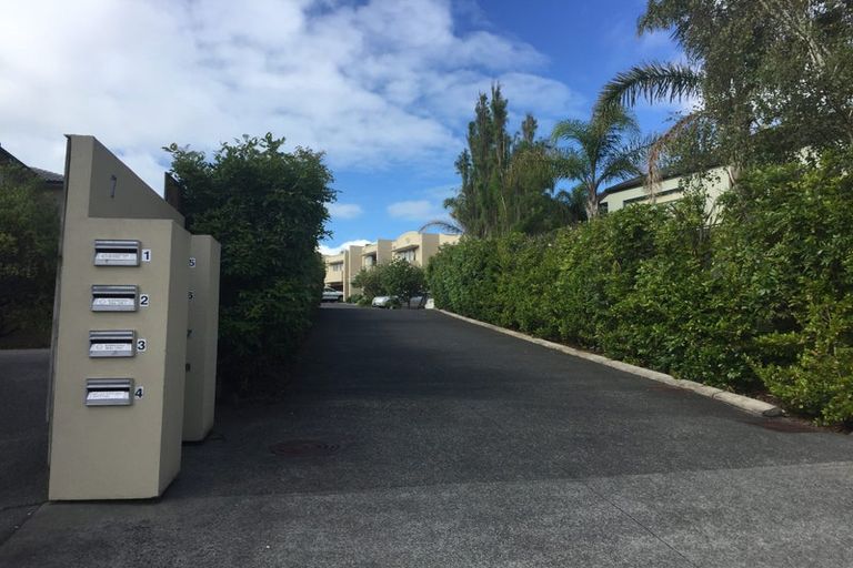 Photo of property in 7 Gillett Place, Botany Downs, Auckland, 2014