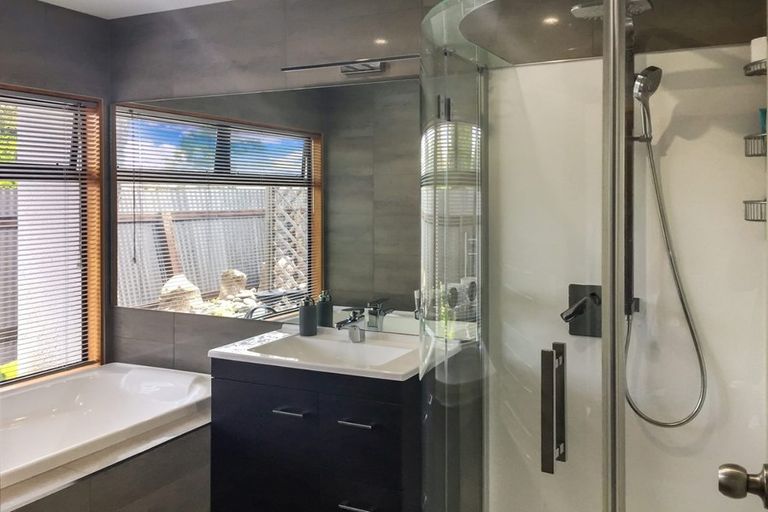 Photo of property in 22 Dover Road, St Andrews, Hamilton, 3200