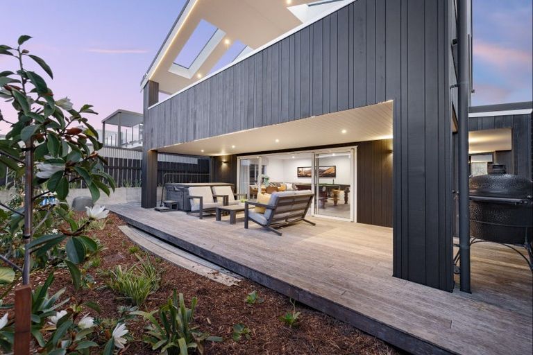 Photo of property in 112 Karewa Parade, Papamoa Beach, Papamoa, 3118