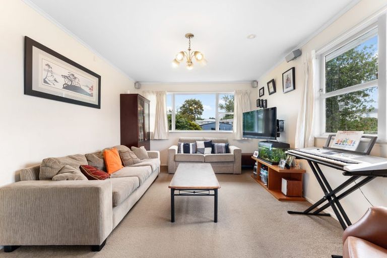 Photo of property in 7 Bayside Avenue, Te Atatu Peninsula, Auckland, 0610