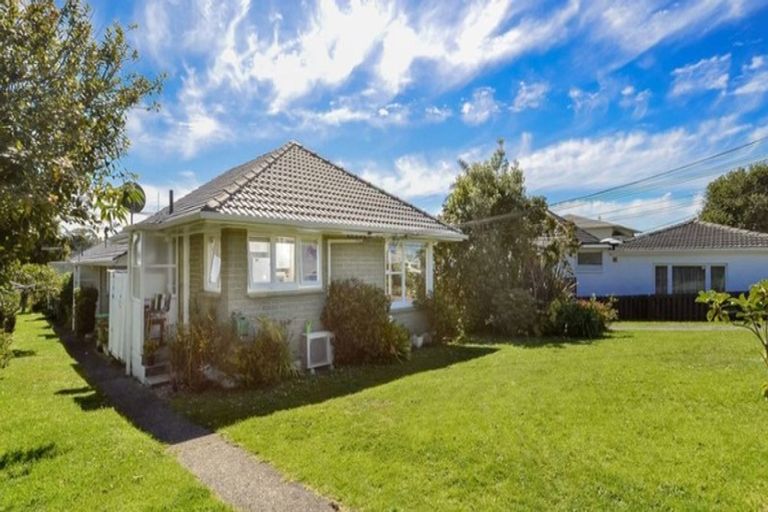 Photo of property in 1/13 Otakau Road, Milford, Auckland, 0620