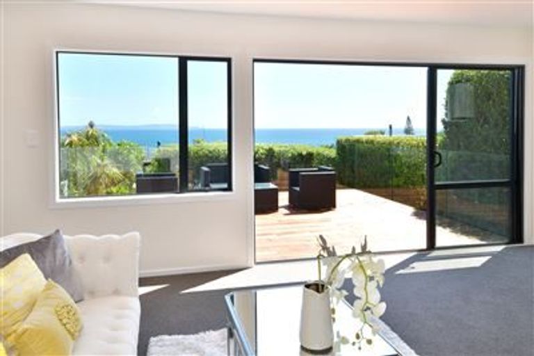 Photo of property in 1376 Whangaparaoa Road, Army Bay, Whangaparaoa, 0930