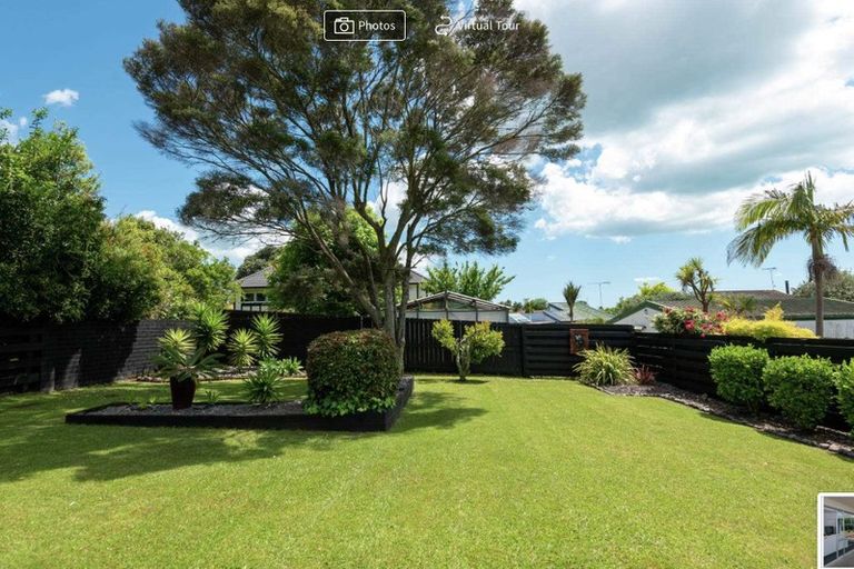 Photo of property in 11 Towra Place, Botany Downs, Auckland, 2010