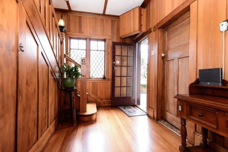 Photo of property in 69 Forest Lake Road, Forest Lake, Hamilton, 3200