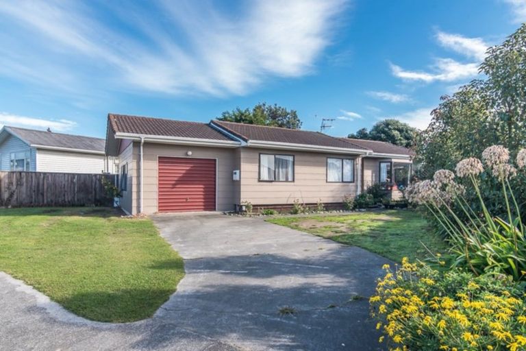Photo of property in 107 Queens Road, Waikanae Beach, Waikanae, 5036
