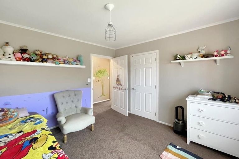 Photo of property in 5 Ruske Place, Grandview Heights, Hamilton, 3200