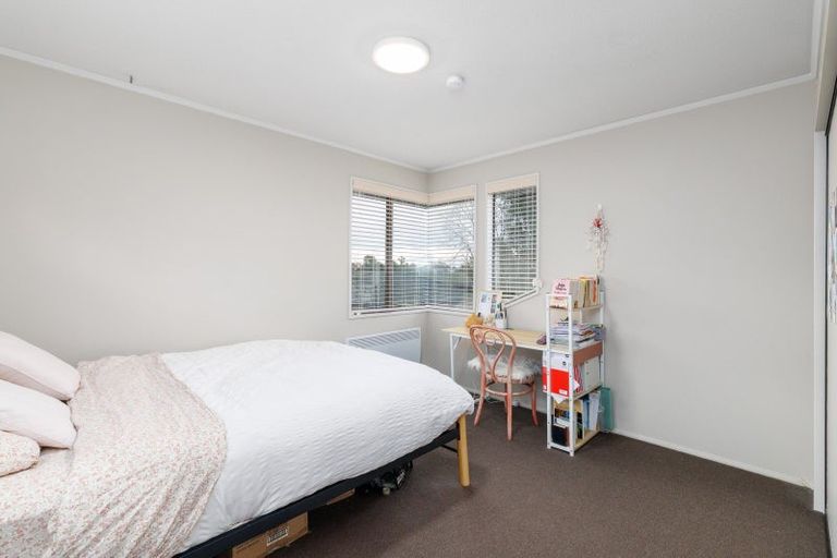 Photo of property in 10 Castle Way, Beckenham, Christchurch, 8023