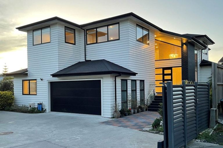 Photo of property in 492 Beach Road, Murrays Bay, Auckland, 0630