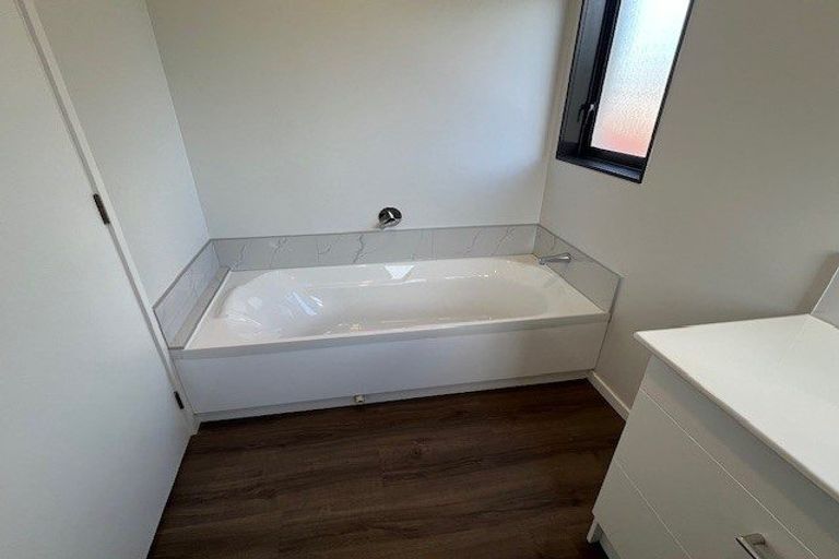 Photo of property in 2/12 Bradbury Road, Botany Downs, Auckland, 2010