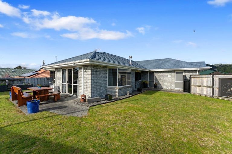 Photo of property in 28 Realm Drive, Paraparaumu, 5032