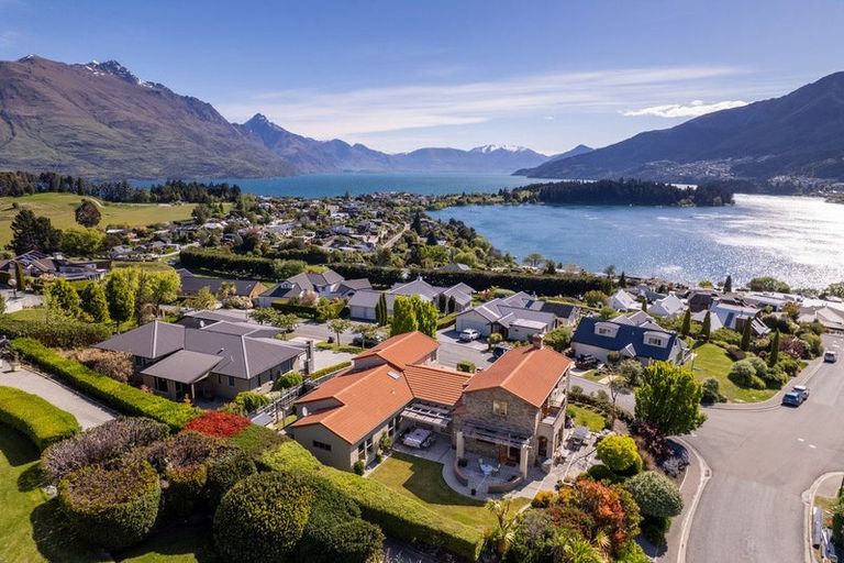 Photo of property in 1 Garland Terrace, Kelvin Heights, Queenstown, 9300