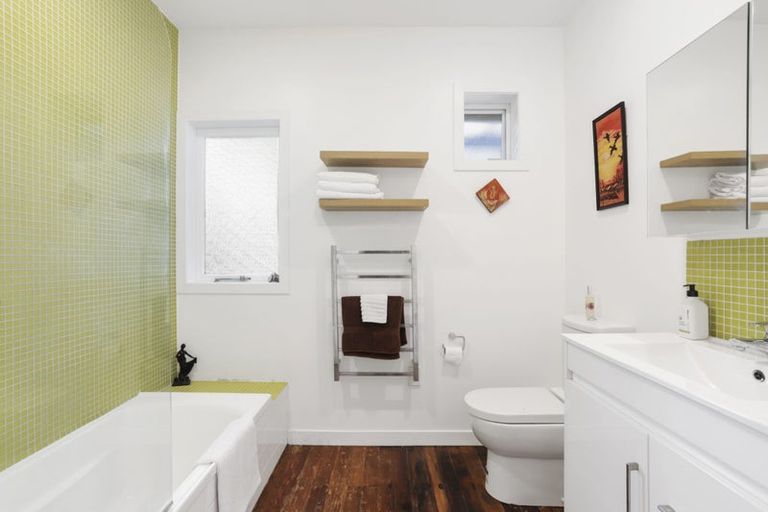 Photo of property in 43 Atkinson Road, Titirangi, Auckland, 0604